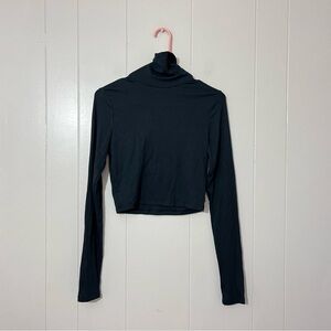 Levi’s Turtle Neck Long Sleeve Crop Shirt Black Size Small